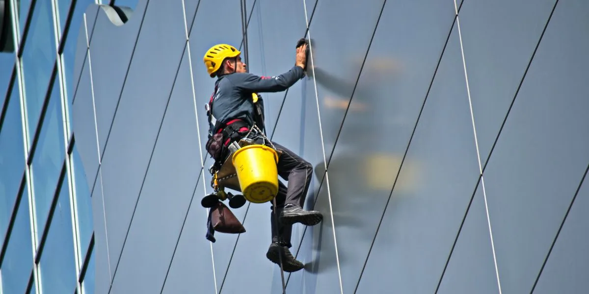 Tips for Finding Professional and Dependable Window Cleaning Services in 2023